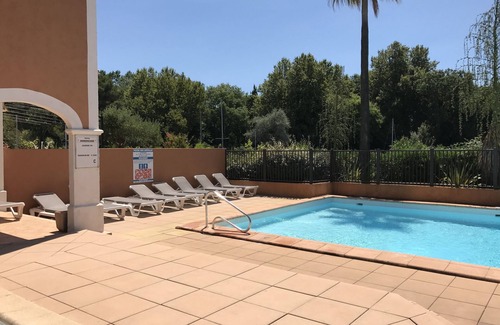 Port Cogolin Apartamento | Apartamento de 2 dormitorios con piscina y parking subterráneo.