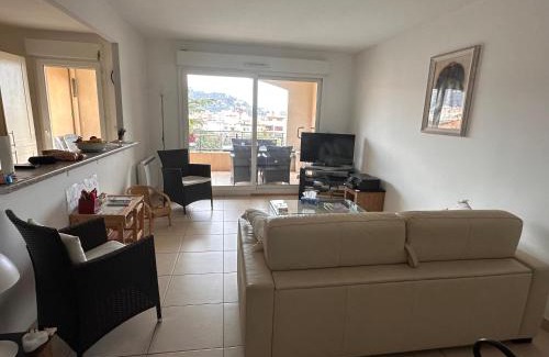 Riou - Petit Juas - Av de Grasse Apartamento | 2 bedroom apartment with a pool in the heart of Cannes easy walk to the main beach on La Croisette - 2191