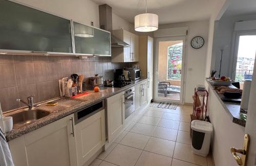 Riou - Petit Juas - Av de Grasse Apartamento | 2 bedroom apartment with a pool in the heart of Cannes easy walk to the main beach on La Croisette - 2191