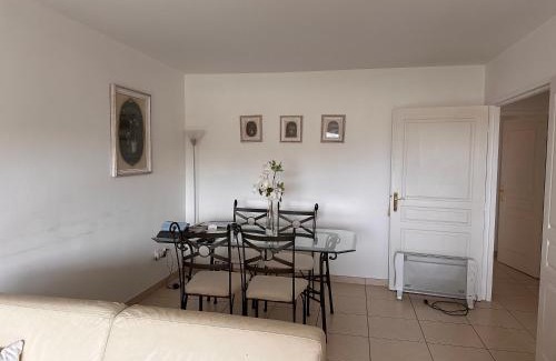 Riou - Petit Juas - Av de Grasse Apartamento | 2 bedroom apartment with a pool in the heart of Cannes easy walk to the main beach on La Croisette - 2191