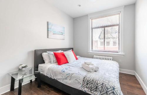 Central Hamilton Apartamento | 2 Bedroom Apt Near Downtown - King Bed Netflix