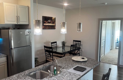 Clarkdale Apartamento | 2-bedroom Apt, sits in the middle of a major shopping center and movie theater.
