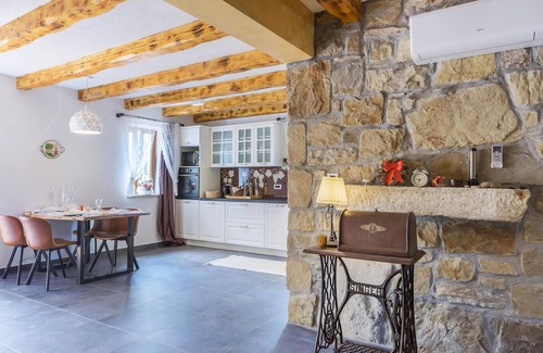 Pazin Casa | Impresionante casa de 2 dormitorios en.