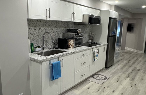 Innisfil Apartamento | 2 Bedroom Basement With Separate Entrance Family-friendly