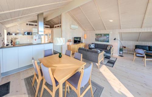 Grønninghoved Strand Casa | 2 Bedroom Beach Front Home In Sjølund