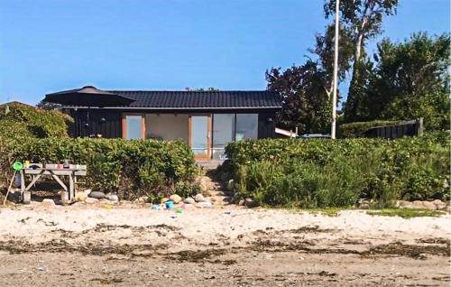 Ronde Casa | 2 Bedroom Beach Front Home In Rønde