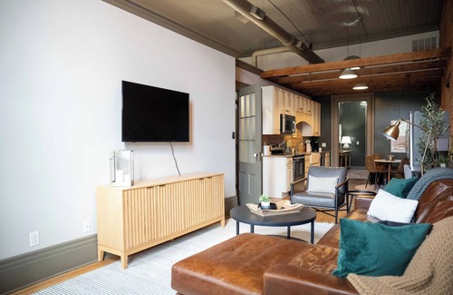 Marshall Apartamento | 2-bedroom Beautiful, large DTown Marshall Apartment with WiFi, AC