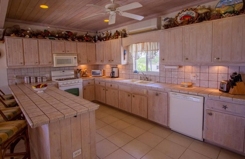 North Palmetto Point Casa | 2 Bedroom Beach House Steps from Mile-Long Pink Sand Beach