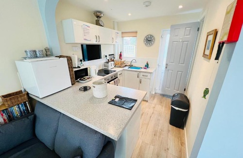 Seaview Casa | 2 Bedroom Bungalow SV58, Seaview, Isle of Wight Free Wi-Fi