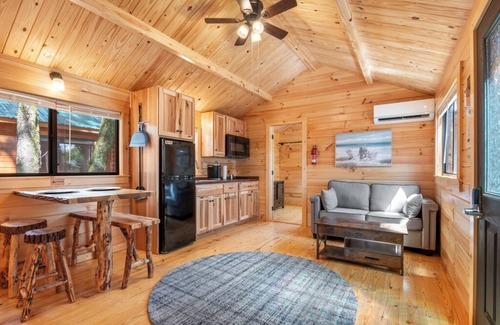 Thonotosassa Cabina | 2 Bedroom Cabin - Happy Travelers RV Resort