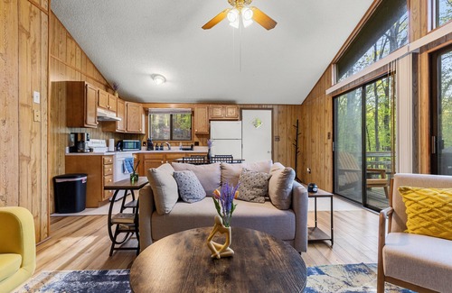 The Woods Cabina | 2-Bedroom cabin Hot tub Fireplace PS5