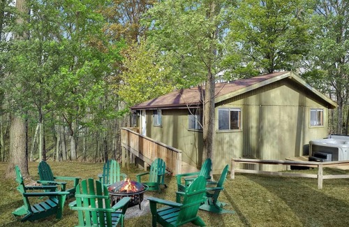 The Woods Cabina | 2-Bedroom cabin Hot tub Fireplace PS5