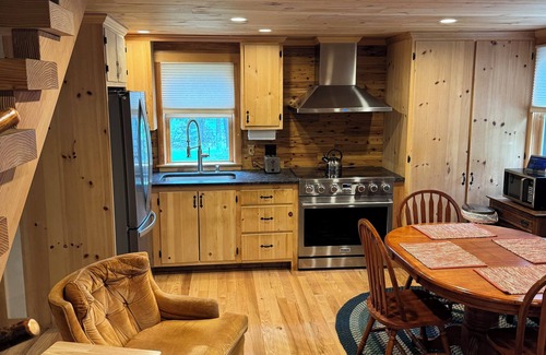 Greenville Cabina | 2-bedroom cabin in Greenville , private beach, 48' Dock good for Float plane