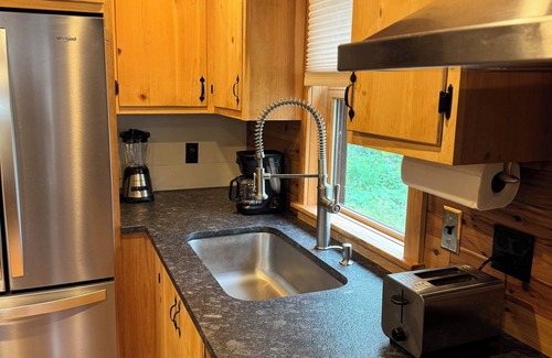 Greenville Cabina | 2-bedroom cabin in Greenville , private beach, 48' Dock good for Float plane