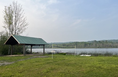 East Jordan Cabina | 2 Bedroom Cabin on Scott's Lake