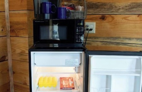 Voth Cabina | 2 Bedroom Cabin w/Hot Tub surrounded by Big Thicket National Preserve. Private!