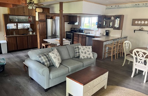 Waverly Beach Cabaña | Cabaña con Encanto de 2 dormitorios - Crescent Beach Ontario (Fort Erie)