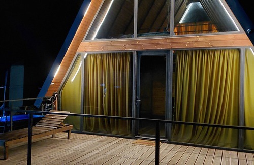 Mtskheta Chalet De Esquí | 2-bedroom chalet in charming Skhaltba with WiFi, AC. Relax and unwind