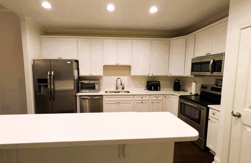 King City Condominio | 2-bedroom Condo on St. Simons Island. Pool/Parking/Beach/Food/Bars/Stores, etc.