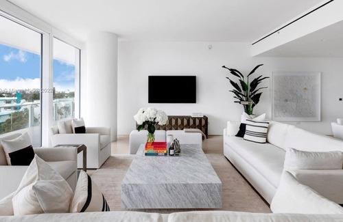 Surfside Condominio | 2 Bedroom Condo 325901 by Houzlet