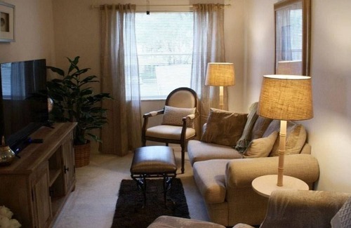 Palm River Estates Condominio | 2 Bedroom Condo 429953 by Houzlet