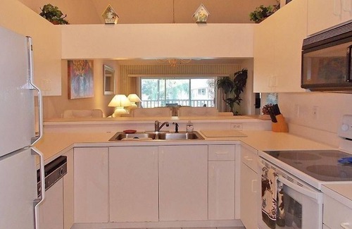Palm River Estates Condominio | 2 Bedroom Condo 429953 by Houzlet