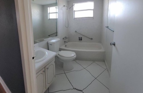 Kings Point Condominio | 2 Bedroom Condo 436628 by Houzlet