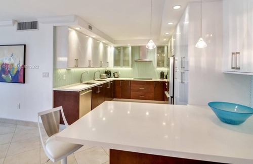 Bal Harbour Condominio | 2 Bedroom Condo 438858 by Houzlet