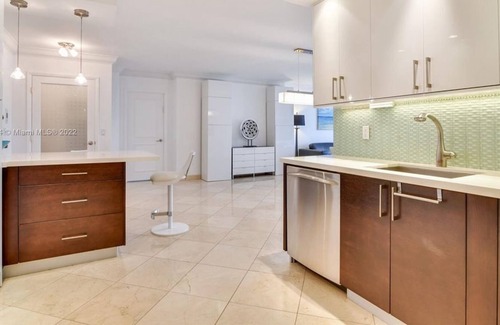 Bal Harbour Condominio | 2 Bedroom Condo 438858 by Houzlet