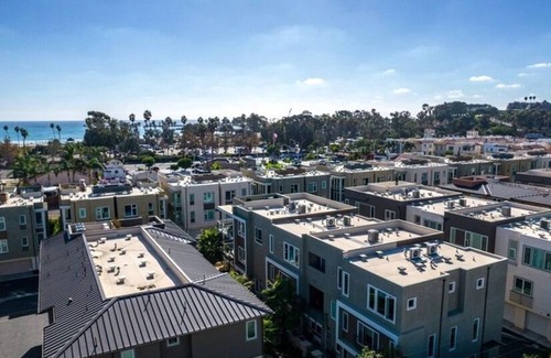 Del Obispo Condominio | 2 Bedroom Condo 460682 by Houzlet