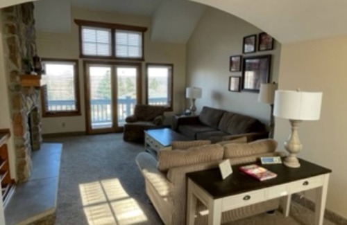 Clymer Condominio | 2 Bedroom Condo at Seasons at Greenwood Forest located at Peek' n Peak Resort.