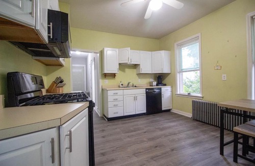 Brighton Apartamento | 2 bedroom condo close to Boston and Cambridge with free parkings