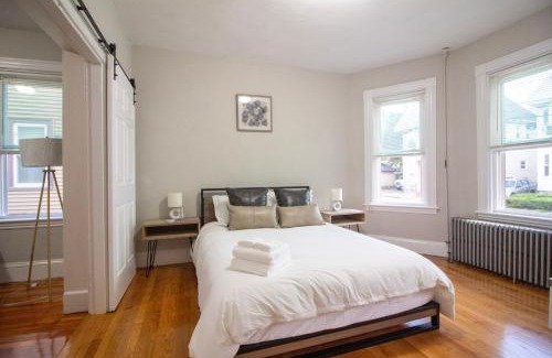 Brighton Apartamento | 2 bedroom condo close to Boston and Cambridge with free parkings