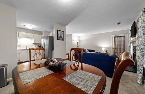 Greensboro Condominio | 2 Bedroom Condo HighSpeed WiFi near Top Golf & Airport