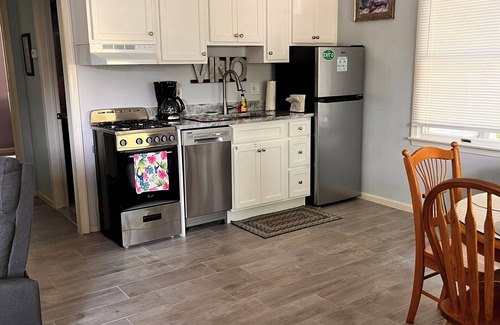 West Cape May Condominio | 2-bedroom condo in fantastic West Cape May with WiFi, AC