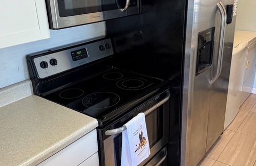Northeast Pensacola Condominio | 2-bedroom condo in charming Pensacola with AC, WiFi