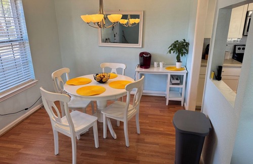 Northeast Pensacola Condominio | 2-bedroom condo in charming Pensacola with AC, WiFi