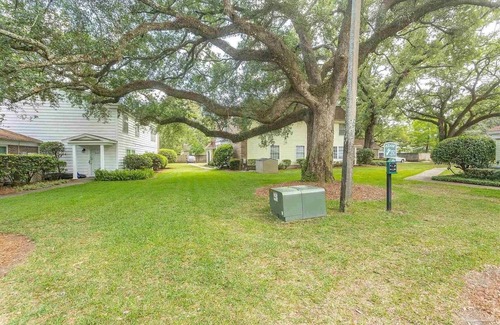 Northeast Pensacola Condominio | 2-bedroom condo in charming Pensacola with AC, WiFi