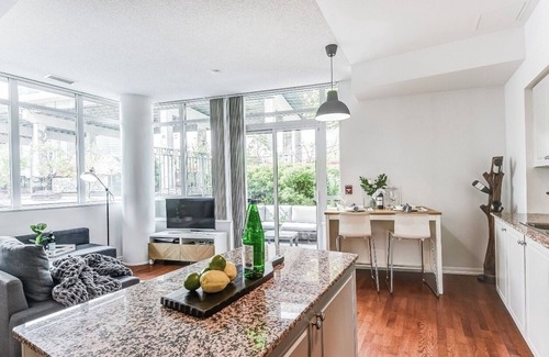 Fort York Condominio | 2-bedroom condo in Downtown Toronto with free parking