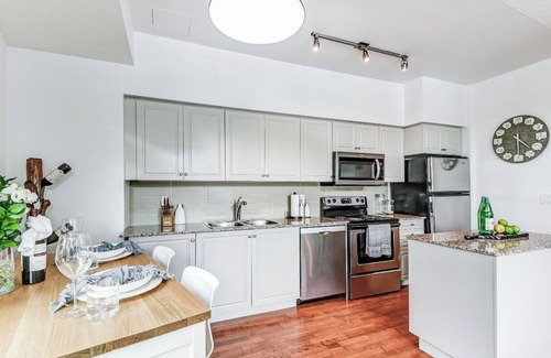 Fort York Condominio | 2-bedroom condo in Downtown Toronto with free parking