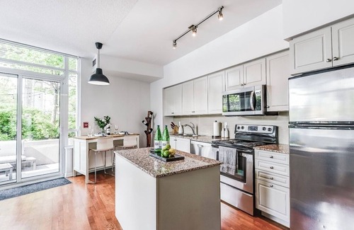 Fort York Condominio | 2-bedroom condo in Downtown Toronto with free parking