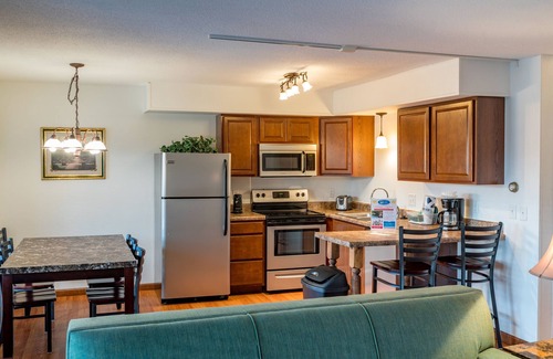 DuBois Condominio | 2 Bedroom Condo in Lakeside Resort Community (1 King & 2 Queen Beds)