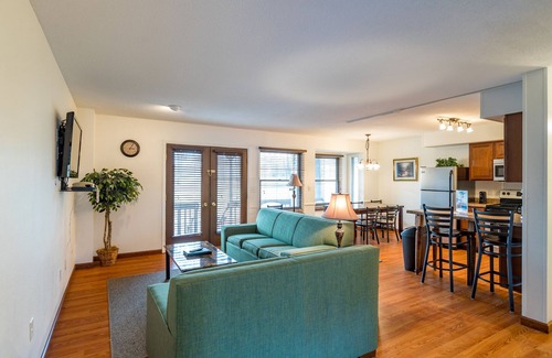 DuBois Condominio | 2 Bedroom Condo in Lakeside Resort Community (1 King & 2 Queen Beds)