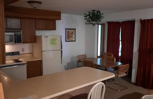 DuBois Condominio | 2 Bedroom Condo in Lakeside Resort Community (1 Queen, 2 Twins)