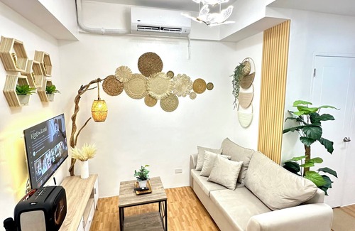 Highway Hills Condominio | 2-bedroom condo in terrific Mandaluyong with AC, WiFi. Enjoy your stay