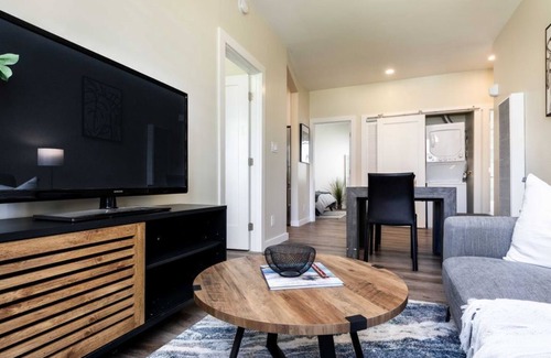 Chinatown Condominio | 2 Bedroom Condo L-561681 by Houzlet