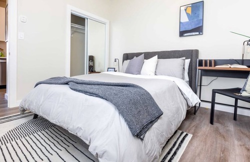 Chinatown Condominio | 2 Bedroom Condo L-561681 by Houzlet