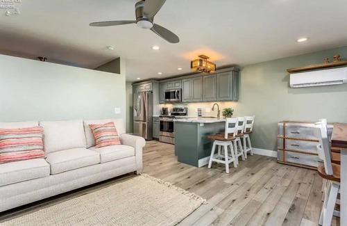 Gypsum Condominio | 2-bedroom condo steps away from beautiful Gem Beach