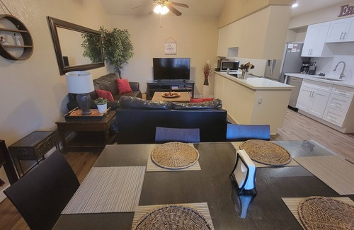 Apache Junction Condominio | Condominio de 2 habitaciones con vistas a la montaña y piscina climatizada