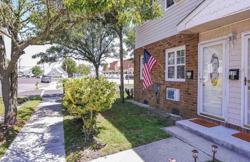 Anglesea Condominio | 2-bedroom condo in serene North Wildwood with WiFi, AC